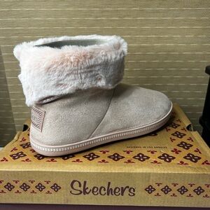 Skechers Women's Soft Pink Winter Boots